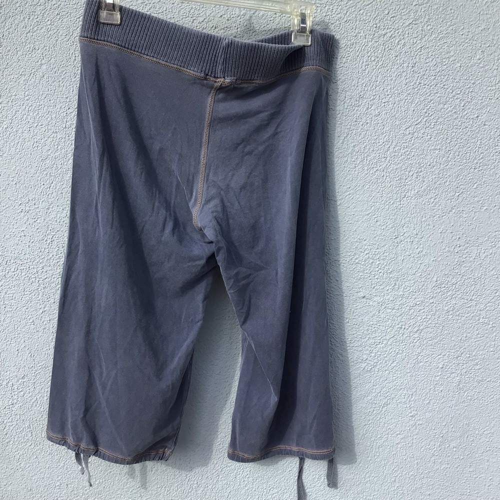 James perse elastic waist tie leg Capri pants size 3. Color blue. Cotton Lyrica.